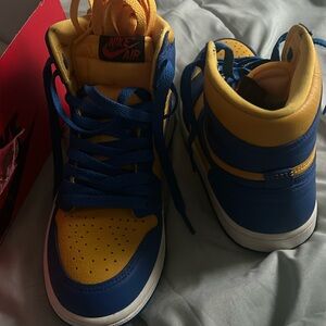 Jordan one (Reverse laney) retro high worn twice